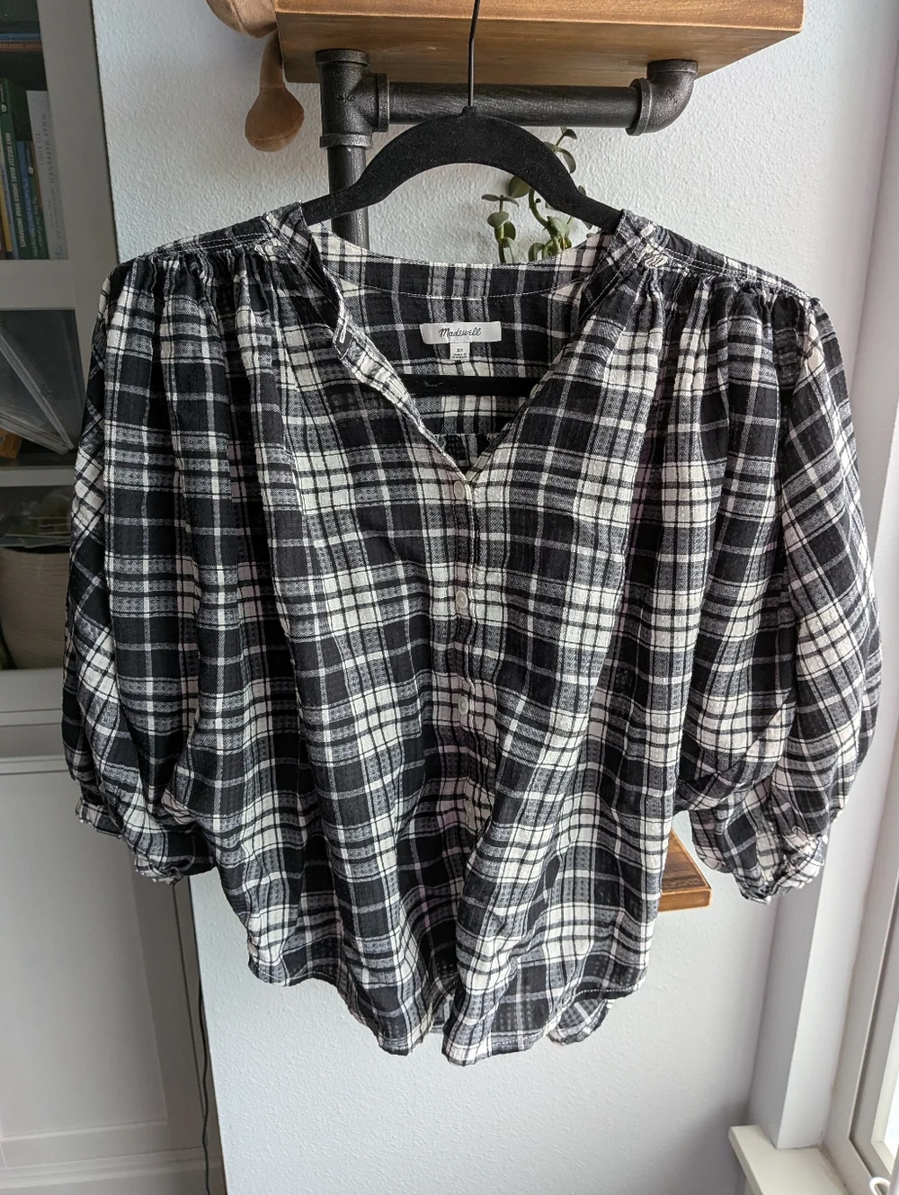 Madewell Shirred Crewneck Button-Up Top in Plaid  XS - Style NY3